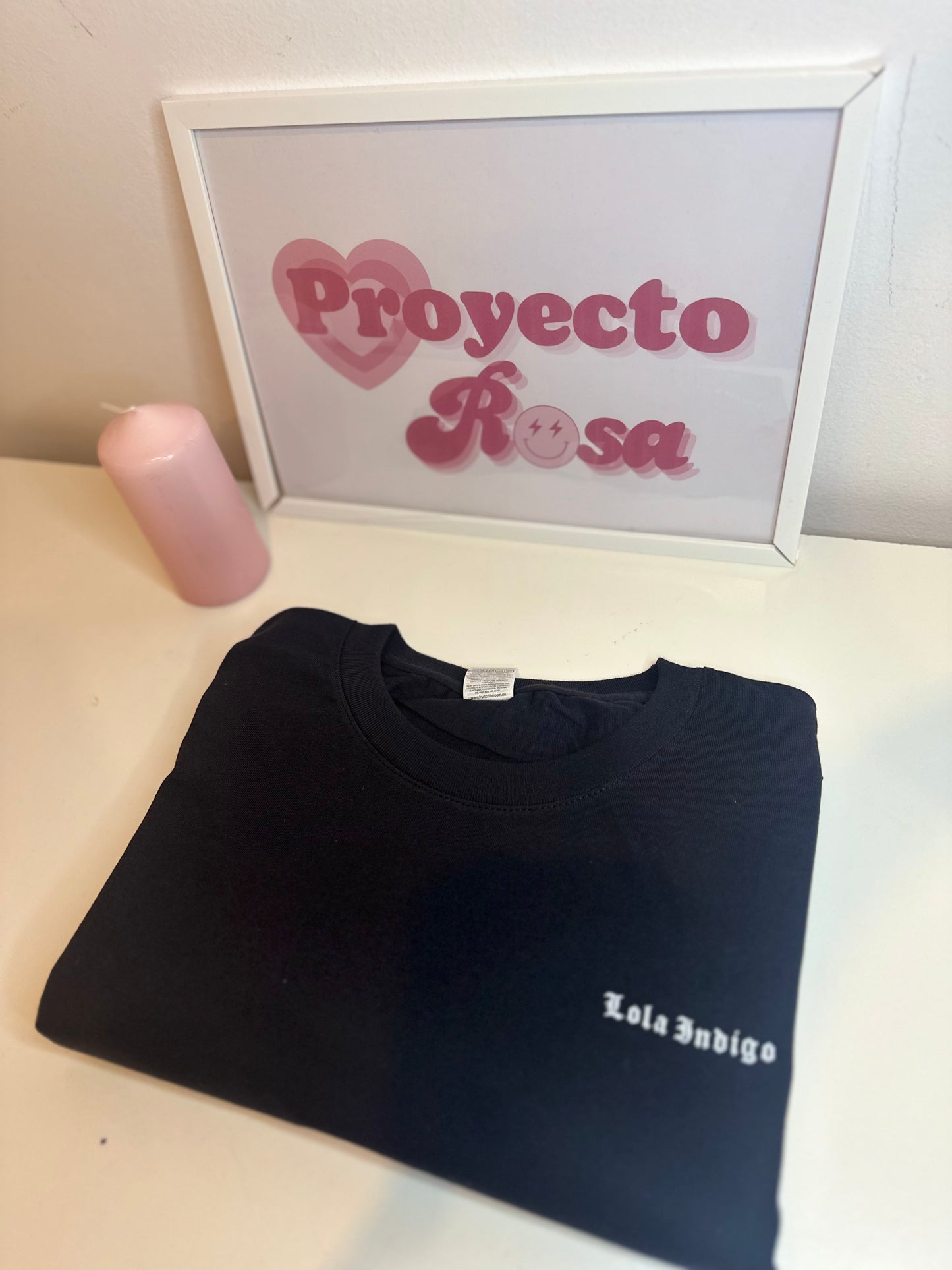 LOLA ÍNDIGO TOUR 2025 | escoge entre camiseta ó sudadera
