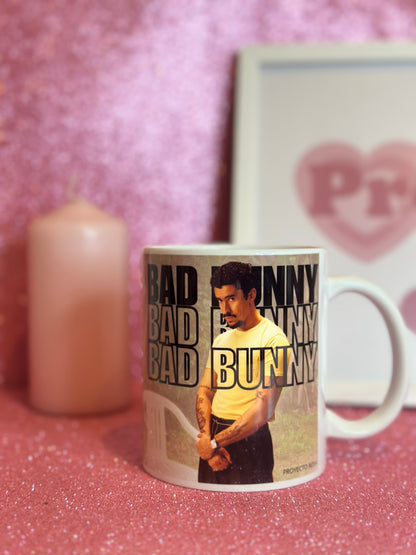 PACK DE REGALO  DE BAD BUNNY DTmF (CAMISETA + TAZA)