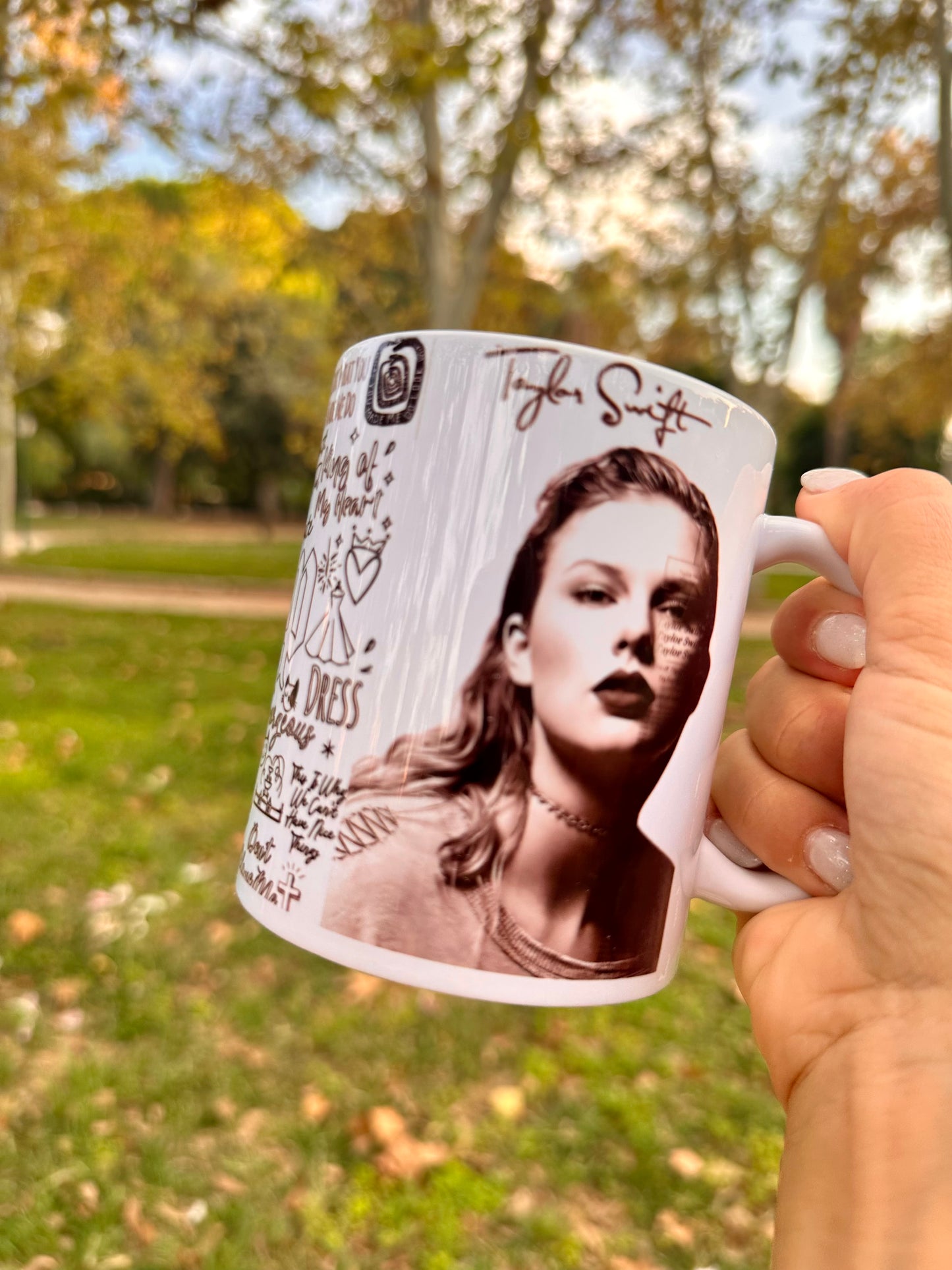 TAZA BLANCA DISEÑO PANÓRAMICO SWIFTIE