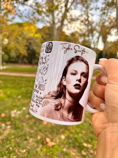 TAZA BLANCA DISEÑO PANÓRAMICO SWIFTIE