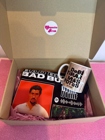 PACK DE REGALO  DE BAD BUNNY DTmF (CAMISETA + TAZA)