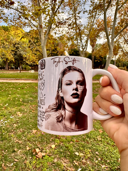TAZA BLANCA DISEÑO PANÓRAMICO SWIFTIE