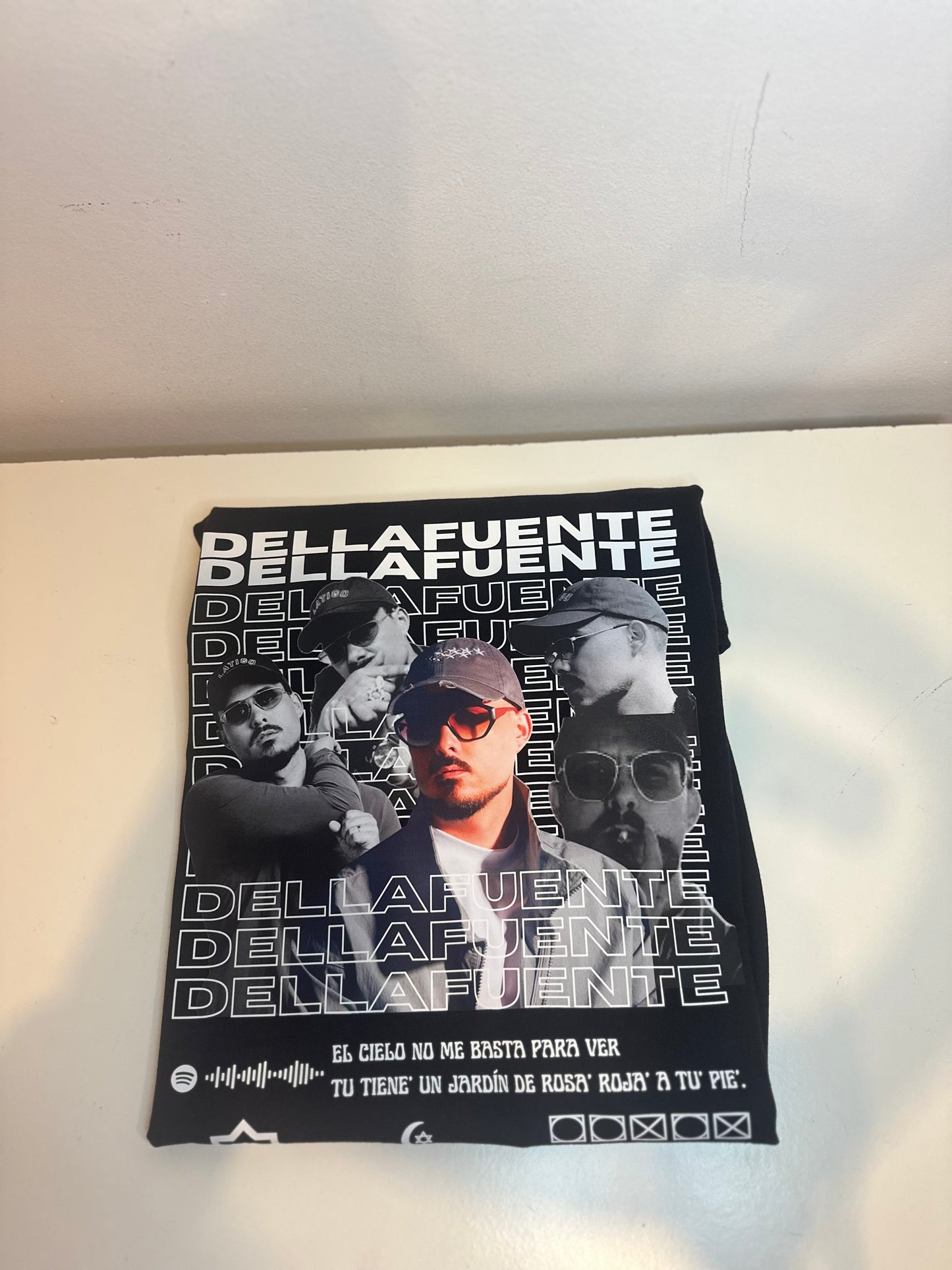DELLAFUENTE CON LA FRASE DE TU CANCIÓN FAVORITA | escoge entre camiseta ó sudadera