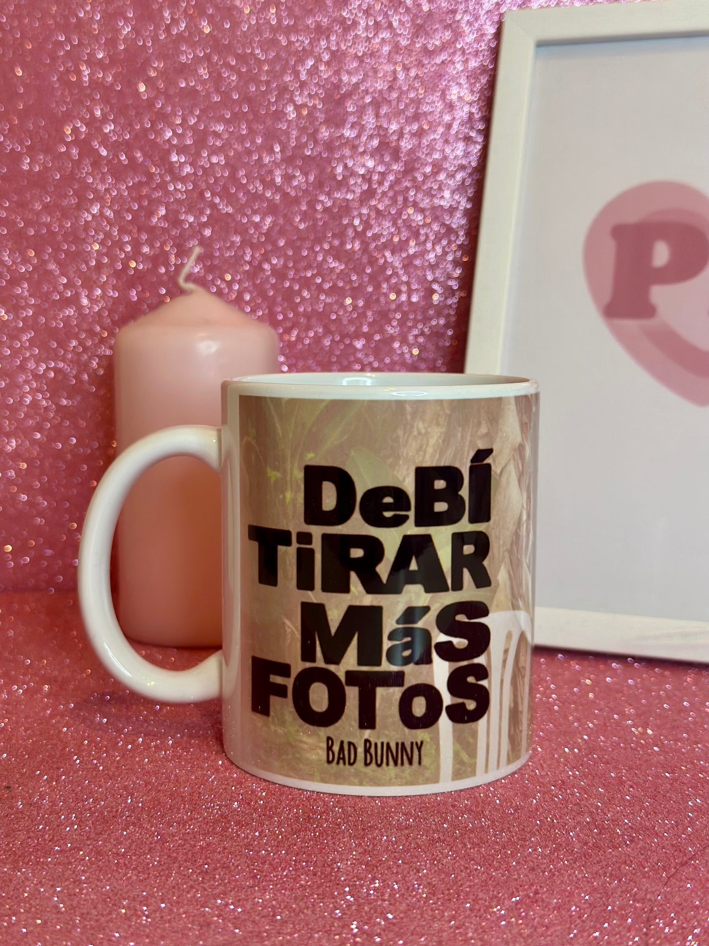 PACK DE REGALO  DE BAD BUNNY DTmF (CAMISETA + TAZA)